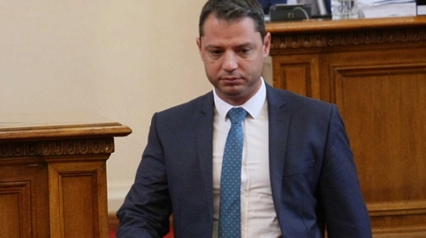 КС за Добрев: Не може да се отхвърля оставка на депутат