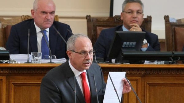 Нови скандали в парламента: Антон Тодоров атакува президента за личния му живот