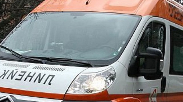 Два автобуса се удариха между Бургас и Созопол, хвърчат линейки