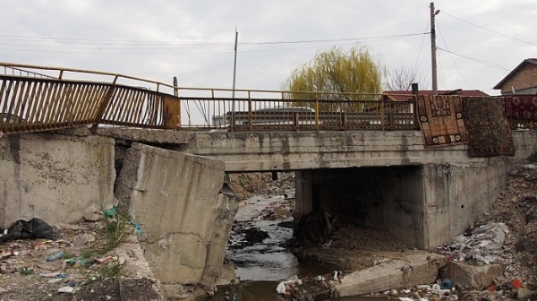 Софиянци в ”Овча купел” протестират срещу опасен мост