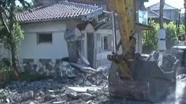 Не може да бъде: Бутат барбекюто на цар Киро 6 години след трагедията в Катуница