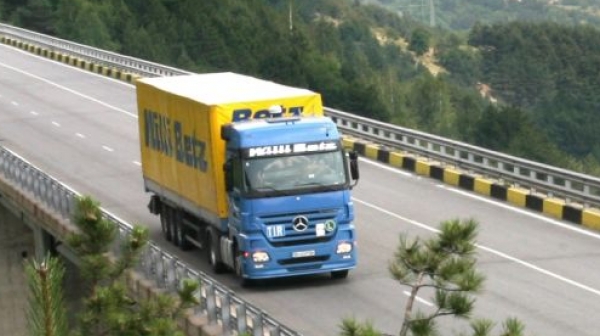 Камион с българи се е обърнл на виадукт в Италия