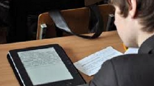 Министерството на образованието готви електронни учебници