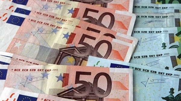 Милиони фалшиви долари и евро в хотел в Слънчев бряг