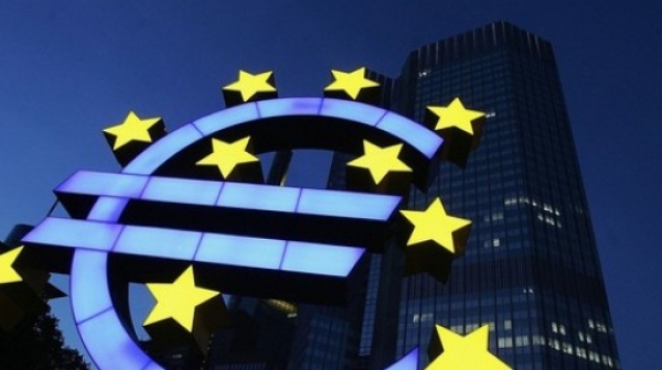 Влизането ни в еврозоната е под въпрос заради фалита на КТБ