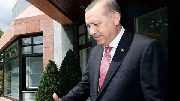 Мъж уплаши Ердоган, опита се да го прегърне