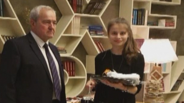 Българско момиче с френска награда за поезия