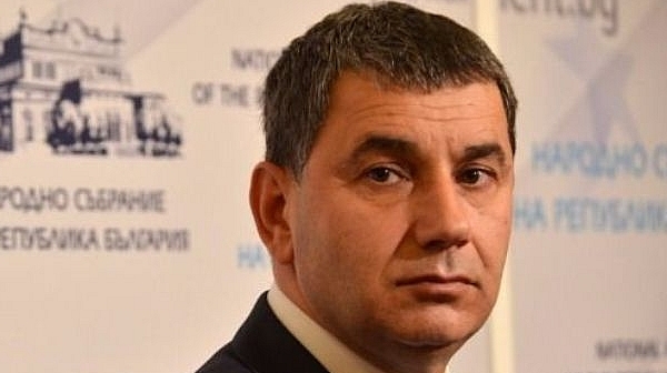 Д. Байрактаров: Защо ли Валери Симеонов се гордее, че е в черния списък на Азербайджан?!