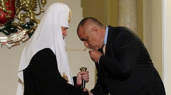 Борисов подари на патриарх Кирил камък от връх Ботев