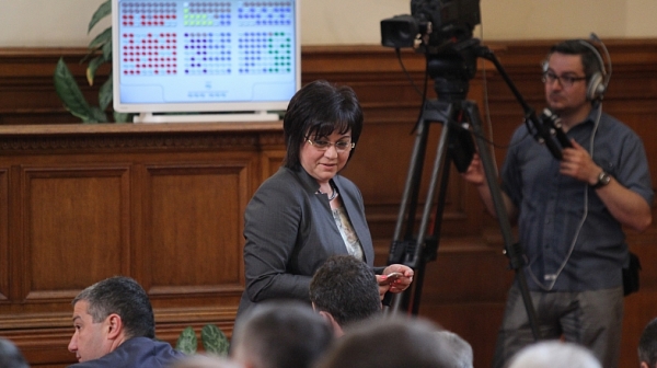 Нинова: Борисов да каже кой депутат е замесен в наркотрафик