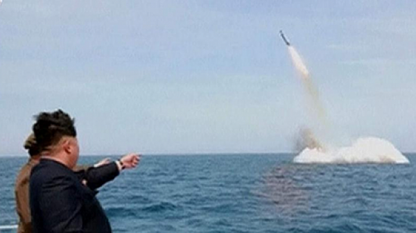 Северна Корея изстреля два снаряда в Японско море
