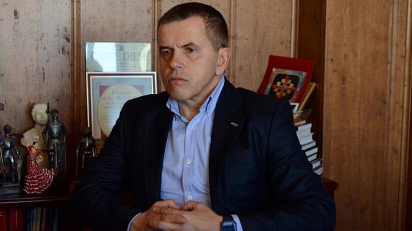 Димитър Абаджиев пак се уреди - посланик в Рияд