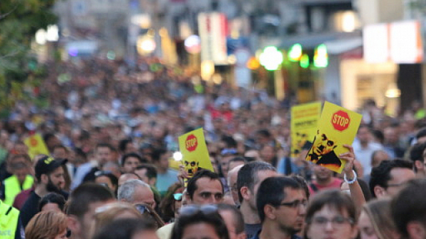 Цунами от протести в София преди местния вот