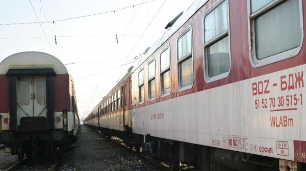 Пътници от влак стояха на гара Тулово повече от  4 часа