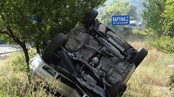 19-годишен шофьор падна от надлез в Благоевградско