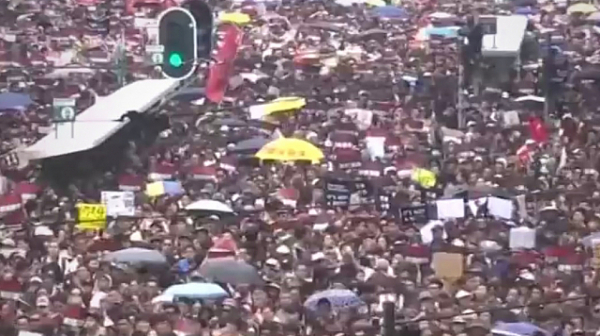 Два милиона души са участвали в протеста в Хонконг в неделя