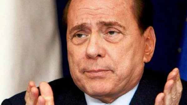 Оперираха Берлускони заради запушване на червата