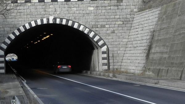 Ограничават движението през тунел ”Траянови врата” заради ремонт