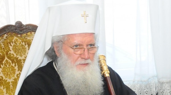 Патриарх Неофит посрещна мощите на Св. Панталеймон
