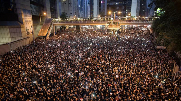 Нов милионен митинг в Хонконг