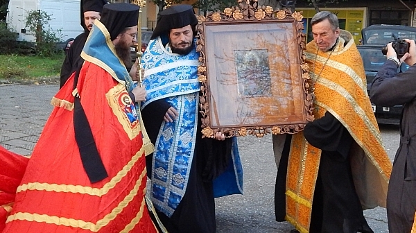 Пловдив посреща част от покрова и одеждите на ”Света Богородица”