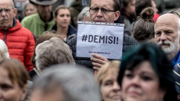 Хиляди чехи искат оставката на премиера Бабиш заради злоупотреба с евросредства