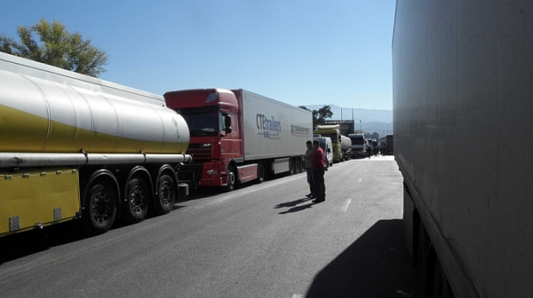Камиони задръстиха ГКПП ”Дунав мост”