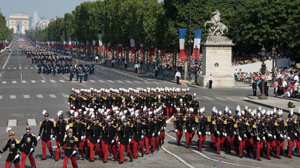 Парад, концерт и заря за националния празник на Франция