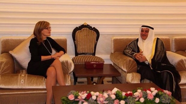 Премиерът на Кувейт към Екатерина Захариева: Розовото бельо много ви отива…