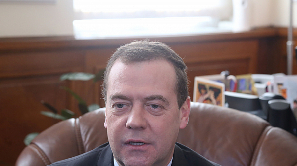 Медведев: Трябва да се решат проблемите с визовия режим