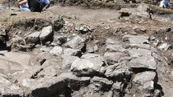Скелет на около 7 000 г. откриха археолозите в столичния кв. „Слатина”