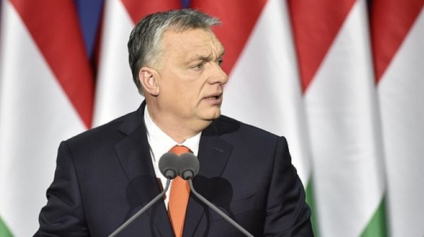 Хиляди унгарци протестират срещу опита да превърнат медиите им в ”пропагандна машина”