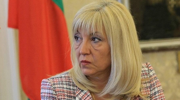 Петя Аврамова иска Нанков да остане в регионалното министерство