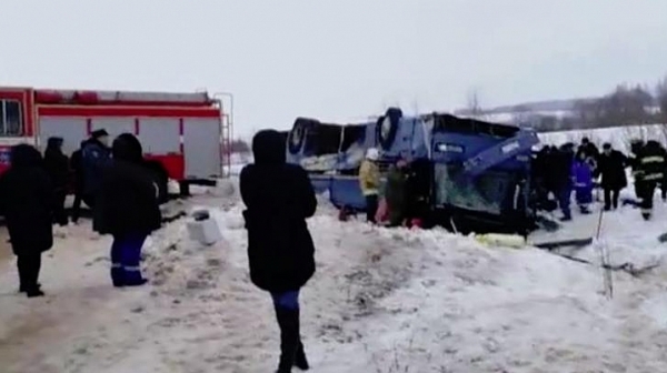 Автобус се обърна в Русия, има много жертви