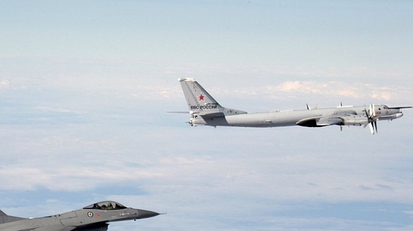 Натовски изтребители прехванаха два руски бомбардировача над Балтика