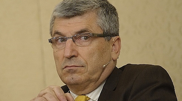 Илиян Василев: Проява на слабост е изгонването на Нинова от парламента