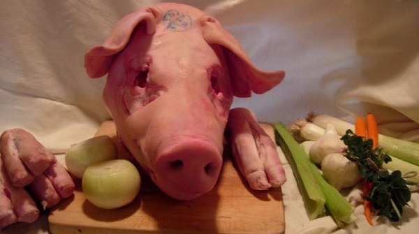 Ще яде ли свинска пача ДПС на сбирката при Доган?
