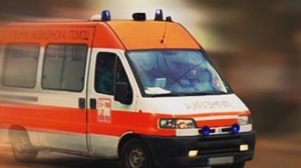 Кола изгоря на АМ „Тракия” , ранена е жена