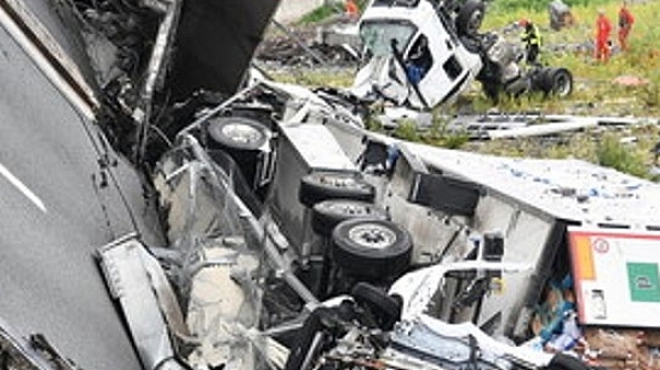 Български шофьор на тир е паднал от моста в Генуа