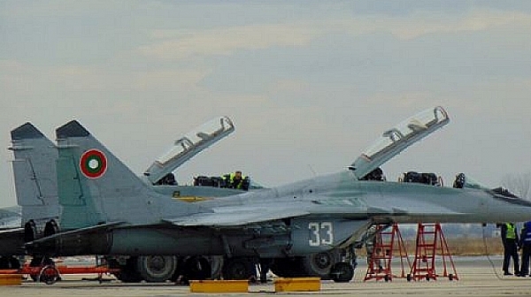 Каракачанов парафира споразумението за поддръжка на МиГ-29 за 81 млн. лева