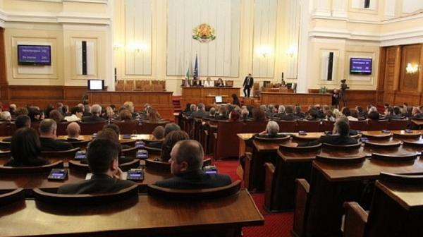 Депутатите гласуват за конституционен съдия от квотата на НС