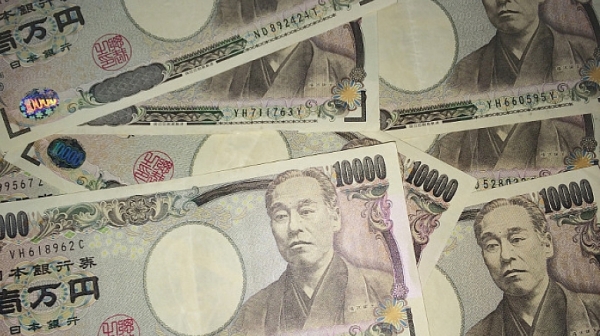 Българи все повече купуват японски йени