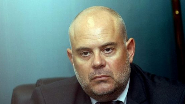 Фрог проверява  медиен сигнал, че починал следовател е подкрепил Иван Гешев за главен прокурор