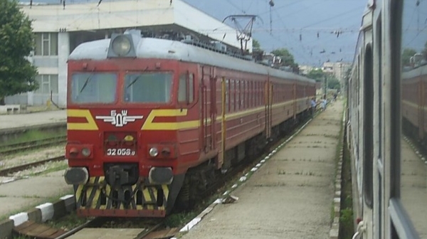 Влак помете кола край Пловдив