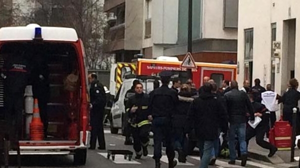 Мъж нападна с нож хора в центъра на Париж, има загинал и ранени