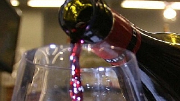 Учени: Червеното вино помага за забременяване
