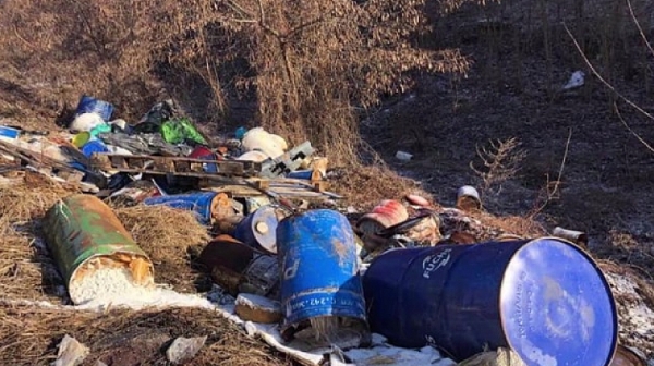 Изхвърлените край гара Яна токсични отпадъци са обезопасени