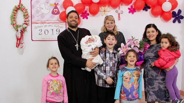 Варненски свещеник с пет деца вярва, че няма случайни неща