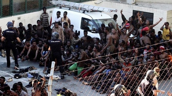 400 мигранти нахлуха с щурм в Испания