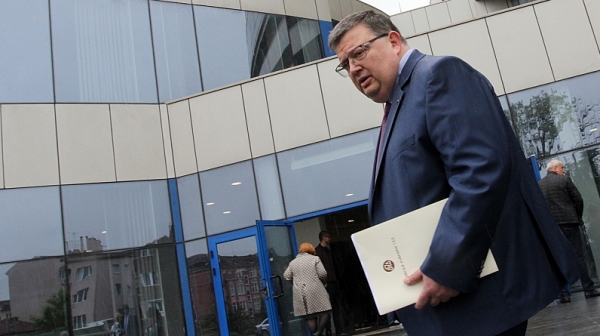 Цацаров не иска прокуратура извън съдебната власт
